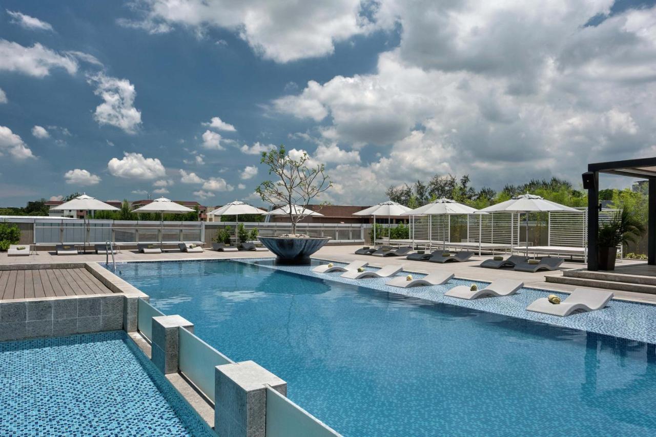 Mabalacat Clark Marriott Hotel מראה חיצוני תמונה