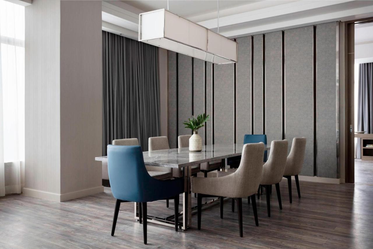 Mabalacat Clark Marriott Hotel מראה חיצוני תמונה