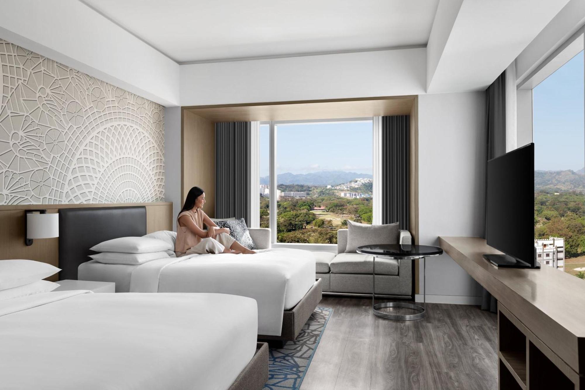 Mabalacat Clark Marriott Hotel מראה חיצוני תמונה