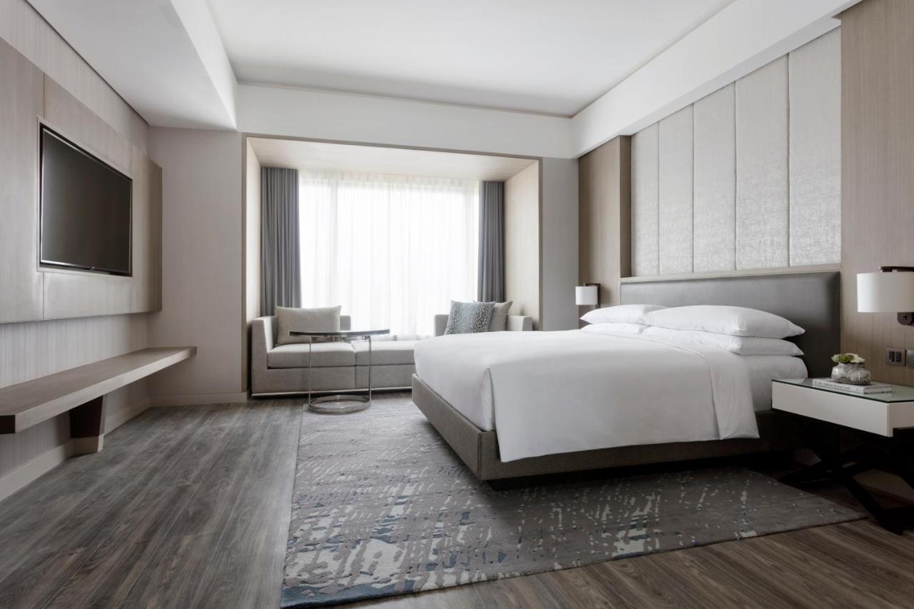 Mabalacat Clark Marriott Hotel מראה חיצוני תמונה